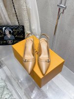 顶级版本430 louis Vuitton Lv 路易威登 2025春夏尖头高跟鞋凉鞋 鹰嘴小尖头搭配镂空老花皮条小方扣可调节松紧， lv五金 “Logo”饰以