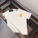 fendi 芬迪 2025春夏新款上市 纯棉短袖T恤！270克定制棉，面料柔软舒适，全新设计灵感，极具时尚代表性！精致印花Logo点缀！手感舒适透气！极为时尚耐