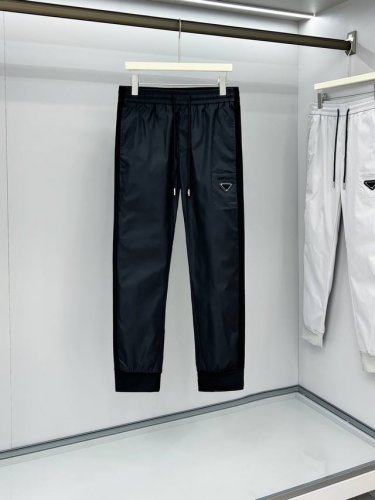 prada 普拉达 春夏爆款来袭！纯色休闲裤，特供面料. 公务员 上班族 广谱人群均可.全套最新款吊牌 延用Milano经典主唛！原汁原味的意大利制造风味！一体