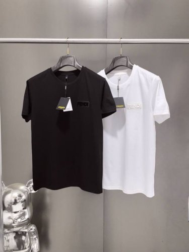 不控价 顶级高奢大牌外贸货重磅来袭！纯原臻品！ 品名：芬迪胸Fendi胸前3D立体植绒刺绣设计高端两色T恤！ 受美国对华进口商品加征惩罚性关税影响，亚马逊取消大