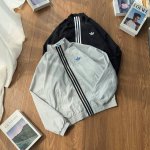 Adidas阿迪达斯三叶草专柜同款发售Acc夹克外套最优品质 爆炸上新 出街回头率超高的的夹克外套！三杠的设计搭配上左胸的小Logo设计，既经典又不失新潮！定制