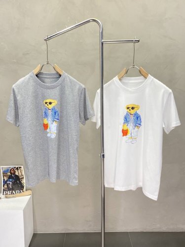Ralph Lauren拉夫劳伦独家专供最新时尚短袖。经典设计感与颜值爆棚的短袖 品质更是无法挑剔品控可以直接入手，不容过错的高端臻品！通过细节图片便可感受到它