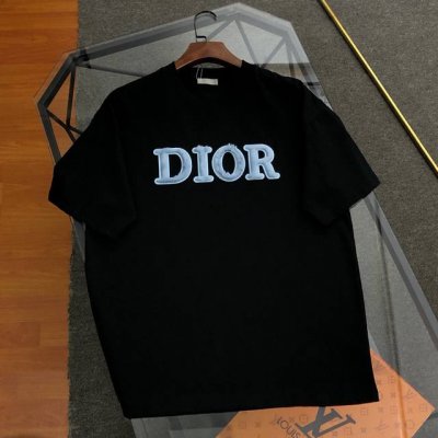 Dior 迪奥 2025春夏新款刺绣Logo圆领短袖Ｔ桖 原版面料高版本高品质 网红明星同款 定制定染简约基础款，简单大气，精致时尚，纯棉面料，面料柔软舒适 手