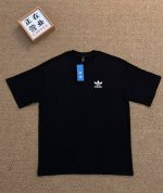 顶端刺绣品质阿迪达斯Adidas 三叶草黑色短袖宽松男女同款情侣款 采用抗菌260克新疆长绒棉重磅面料 透气舒适 怎么洗都不起球透气轻柔的短袖，让您穿着舒适一整