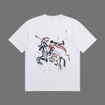 高端品质 Burberry 2025Fall 春夏系列 涂鸦艺术战马短袖T恤 区别普通印花 定织270G32支双纱纯棉面料 宽松版型 男女同款 Size：S M