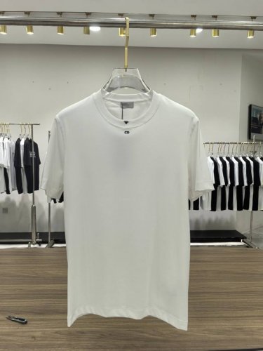新品 Dior 男士时装款圆领短袖T恤，贸易公司洋行货，高级限定款，25年春夏新品，明星级人气单品！ 客供埃及进口顶级面料，甄选尼罗河区域光照极好的上等棉花原料