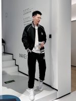 p560 Lv 2024秋冬新款时尚休闲套装 品牌经典Logo ，舒适度极好，手触感强烈。辨识度极高 定制进口面料 色泽清新 做工精细 ～上身超赞 【：码数】