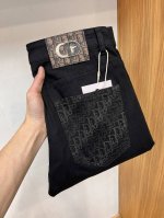 迪奥 2025夏季新品 欧洲站男士商务休闲牛仔裤 当商务遇上休闲，当经典碰撞时尚，2025年春季，我们为您带来全新欧洲站男士商务休闲牛仔裤！ 精选高品质面料，柔