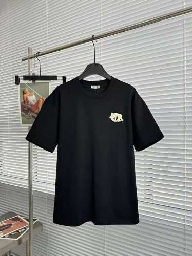 dior 迪奥 夏季最新官网 胸前章仔立体绣花短袖T恤 男女同款 官网同步 面料：采用原版洗水后300G定制全棉定制定染双纱面料 螺纹同缸定染零色差 独家品质区