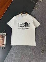 Mm6* 马吉拉* Ss春夏最新款圆领时尚短袖T恤，重克纯棉双纱纯棉面料！贴肤舒适，耐看又好穿，经典简约字母Logo设计，原厂工艺一丝不苟，休闲百搭必备款 码数