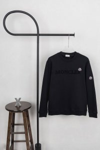 款号Xb30 moncler 蒙口植绒字母小标圆领卫衣 黑藏双色 面料采用400克毛圈高克重95棉5氢纶1 1双纱洗一辈子都不会变形的 男女同款 官网细节一致