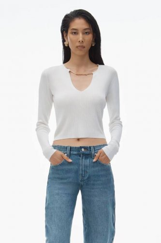 新款 ！最新Aw 25New 金属项链针织长袖打底衫。颜色：白、黑。尺码：Sml。 。