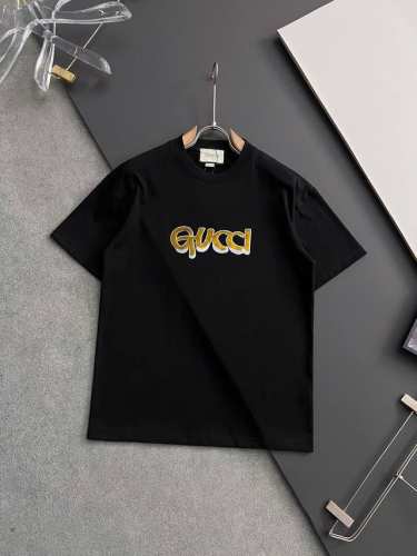 gucc*、2025Ss爆款310G纯棉双纱爆款现货四季系列短袖，简约基础衣橱神器， 休闲百搭必备款 做工走线质感一流，两色推荐：白色、黑色、 独家版型测试上身