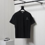 moncler 蒙口 25Ss 压胶Logo短袖面料采用32织双纱260克全棉材质，搭配1×1索罗那螺纹，不易变形，上身舒适透气，垂感佳，金属色压胶印花工艺，定