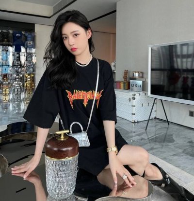 110 Balenciaga/巴黎世家火焰字母印花短袖 上身图