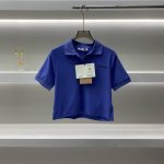 实拍 Miu 春夏新款翻领T恤；采用棉面料质感柔软细腻；定制洗水麦辅料齐。版型宽松上身效果舒适好看！ 碼数 S-M-L
