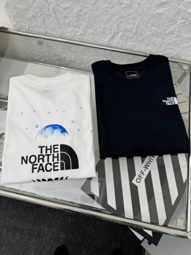 the North Face 北面 25Ss Tnf后背月球印花情侣短袖T恤 小红书热门爆款，明星网红同款穿搭，男女日常通勤穿搭必备单品！ 高品质260克高克重