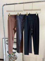 价格P： 品名：Lululem*N 女士运动高腰臀标紧身裤 24寸九分裤 尺码：4码 6码 8码 颜色：Java 石墨灰 黑色 穿上不想脱系列来啦！！Lu迷必入