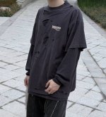 balenciaga 真两件套可乐破坏长袖 工艺说明：面料采用230克纯棉平纹布内外真两件搭配32S双纱拉架螺纹350G，表面大身成衣喷马骝做洗水工艺内里做旧洗