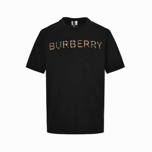 Burberry 巴宝莉 胸前格纹刺绣短袖 夏季渠道限定新款 又一款时髦简约 高级的男女同款百搭Tee客供定制针织纯棉面料，高克重 瓷实的针织质感 着身肤感柔软