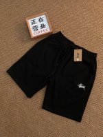 上新 stussy 斯图西夏季最新款基础五分休闲短裤 采用重磅华棉面料 触感柔和 垂感强 穿着体验感好 4-5级水洗色牢度不易褪色 面料采用水洗印染工艺 水洗不