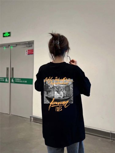 Stussy 斯图西1863复古怀旧短袖半袖T恤 采用260G双纱100%新疆精梳纯棉面料 采用过肩拉条工艺，百洗不变形！ -采用高端印花，百洗不开裂！ 宽松版