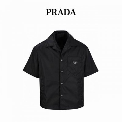 prada普拉达prd 尼龙口袋短袖衬衫 正品6407购入 采用缎光斜纹尼龙覆膜面料 高温预缩 手工包缝 定制1 1三角标 定制1 1四合扣 定制1 1纽扣 定