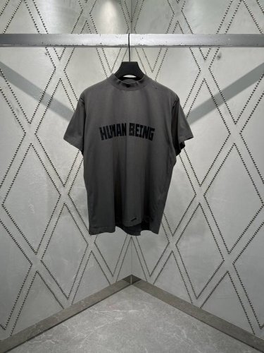 巴黎 25Ss新款Human Being Shifted深灰色平纹针织T恤，不对称底部！ 码数：1.2.3.4.