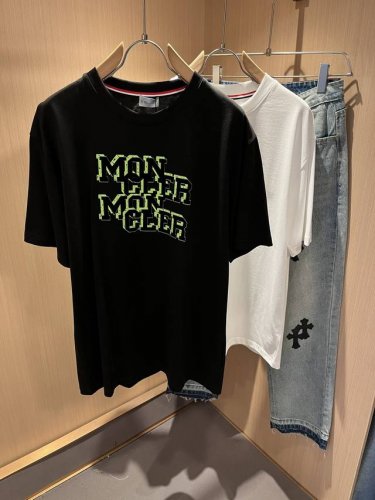 moncler蒙家 2025春夏最新男女同款贸易订单短袖T恤，全品相！！网红款！采用Logo图案压绒设计！上身舒适透气，不僵硬，整体有着丰富的立体感，品质出口订