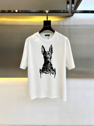 Ba巴黎世家、2025S夏装新品 最新系列Logo短袖T恤 必须人手一件的节奏！进口顶极100%纯棉面料，极为亲肤舒适 摸上去非常的细腻，质感很好，完美体现立体