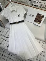 dior 2025春夏新款翻领短袖连衣裙 字母刺绣装饰 搭配皮腰带 时尚大方 气质款两色 Sml