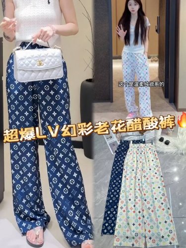 时尚新风向-超爆Lv幻彩老花醋酸裤！经典老花图案，以幻彩形式焕新呈现 ，复古与潮流完美融合。宽松阔腿版型，走路自带气场，轻松适配各种场合。醋酸面料丝滑垂坠，质感