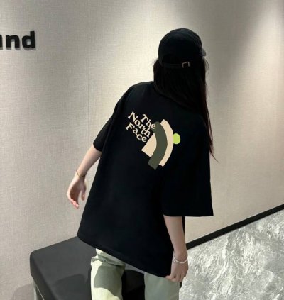 The North Face 北面圆领短袖半袖T恤 面料采用260克纯棉双纱食毛面料 双线二本针压线 久洗不变形 原版定制三标 高端进口印花 随意水洗 情侣可穿