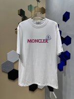 2025Ss 官方同步 高品质 蒙口 Moncle 280克纯棉圆领短袖T恤 经典贴绣徽章印花字母Logo 时尚个性 百搭潮流 纯原品质 男女同款 吊牌 领标