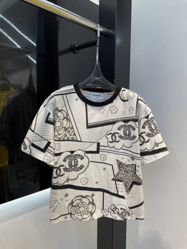 Chanel 爆款现货 原单品质 新品印花T恤 饰以高品质工艺 精致 清雅 脱俗 上身洋气时髦颜色清爽减龄 推荐入手 定制面料 认准高版本 Sml