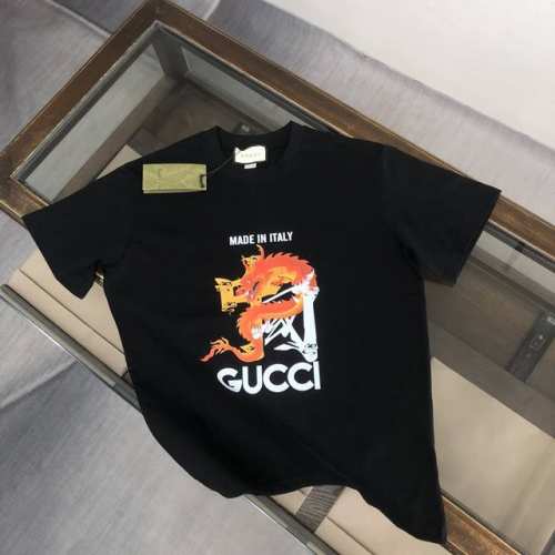 Gucci 古驰 2025春夏新品龙年限定情侣款T恤，时尚休闲圆领短袖，采用进口原版科技面料，顶级印花工艺图案，独特设计，档次极高，舒适透气，上身时尚帅气，三标
