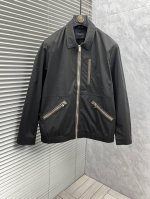 杰尼‘’ 2025Ss早春新品休闲外套。全新设计风格，标志性品牌图案标识，全新防尘梭织面料，轻度防水，随便搭件，上身超时髦，特别的便于搭配，春夏季凹造型自然是少