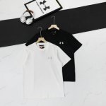 Under Armour 安德玛夜光Logo圆领经典款情侣短袖T恤！ 经典系列之作，运动休闲必选款式，上身超级舒服透气！ 面料采用240克纯棉面料 经典版型，修
