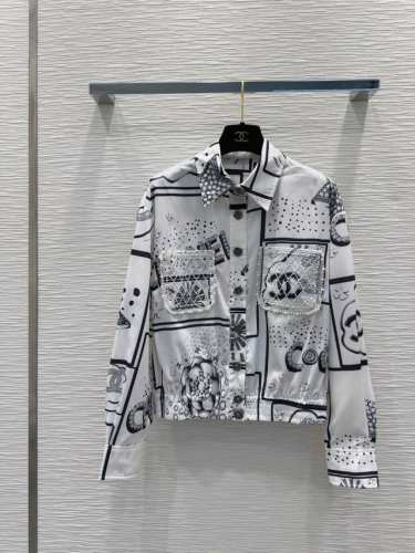 chane* 2025Ss新款套装 质感细腻软糯。贵族名媛衣橱必备单品 经典减龄单品！Logo字母设计时髦又帅气！版型不挑人上身巨显瘦！白富美必收的完美单品。质