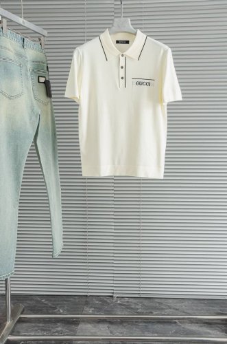 Gucc#I 25Ss春夏新品 男士针织翻领短袖衫！采用纤维超细与高弹的伊力特纱线织造而成，质感与纹理都是超级的柔和，非常的轻薄柔软，手感极其的细腻丝滑，纱线越