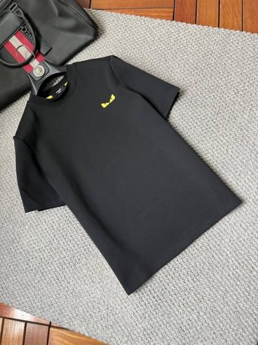 P210芬迪 2025春夏新品 三标齐全 圆领纯棉短袖T恤 好货不用过多介绍 看细节 专柜码数：M-Xxxl 175 140建议L
