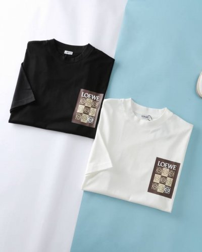 Loe 罗意* 25Ss春夏新款平纹针织棉布圆领短Tee，男女同款胸前经典Anagram印花标识宽松休闲短袖T恤衫！贸易公司渠道稀出，同步Gw发售！日常通勤必备