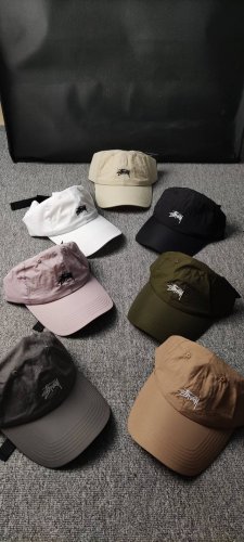 上新 Stussy 斯图西超薄速干金属尼龙棒球帽鸭舌帽 材质：尼龙纤维 工艺：超薄、速干 7色齐发 吊牌全 颜色 黑色、灰色、绿色、白色、卡其色、深咖色、粉色