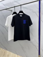 Burberry 巴宝莉 2025Fw春夏新品圆领打底外穿T恤，立体感半袖纯棉打底，手感面糯有骨感，柔而有韧性。工艺处理，韧性和抗皱性能得到大幅度提高。剪裁很到