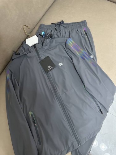套装不拆卖 可隆25年官网男士运动时尚夏季速干冰丝防晒衣套装。 性价比高到手随意穿怎么算这个价格p 都不够成本 就更不要说其他了 冰丝梭织弹力面料 四面弹 上身