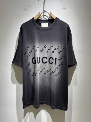 gucc*古家 2025春夏新款男女同情侣款休闲宽松棉质圆领做旧短袖T恤衫！贸易公司渠道稀出，同步官网发售 ！ 2025春夏最新系列，经典时尚设计元素，为全新系