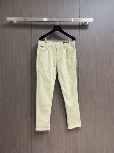 Dolce Gabbana 2025Ss新款休闲裤，弹力棉质面料超舒适，立体裁剪修身裤型，小直筒修身版型，3D立体剪裁，更具筋骨，上身效果超级赞，简约基础万能百