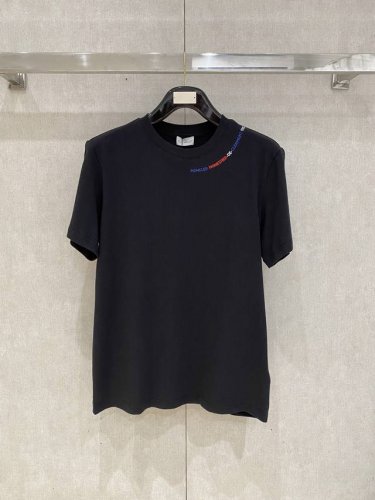 蒙*Moncler 25Ss春夏新款首发专柜最新款短袖圆领T恤 高端订制 设计前卫时尚！品牌Logo重工艺设计 高端定制240克面料.手感柔软.穿着舒适.专柜级