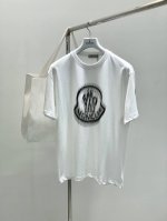 moncler 蒙口，2025夏季最新品，专柜同步有售，原单狠货，时尚休闲翻领短袖T恤，上身舒适！吸睛而有亮点，采用进口原版面料，顶级印花工艺字母图案Logo，