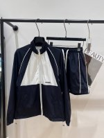 Chane* 2025夏季新款防晒套装，将经典与创新玩出新高度。藏蓝色跟奶白色的碰撞，时尚洋气，上身又青春靓丽，里衬网状，透气性强Sml
